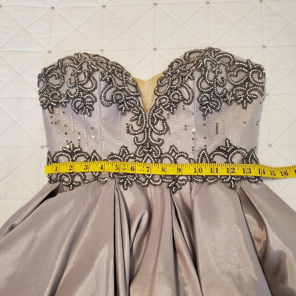 Glamour by TERANI COUTURE HOMECOMING 1622H1156 Size 6. - Picture 10 of 13